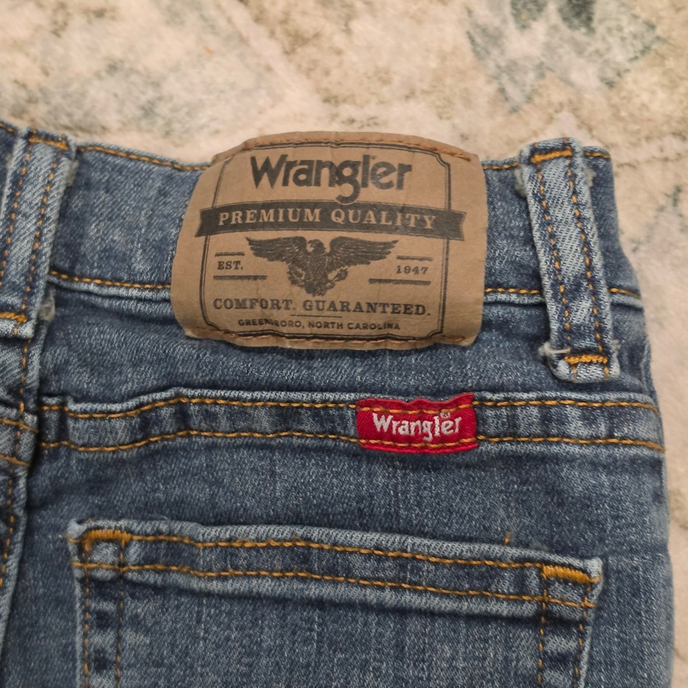 Wrangler Boys Classic Straight Slim Fit Blue Denim Jeans Size 6 Slim - Picture 3 of 7
